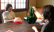 Lesson on how to wrap furoshiki (12 ways)