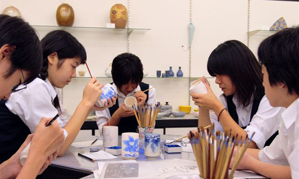 Hand-Forming Ceramics/Underglaze Decoration Experience　Seiyoukai Kaikan